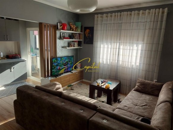 APARTAMENT ME QERA 2+1 SPITALI QSUT 50.000 LEKE