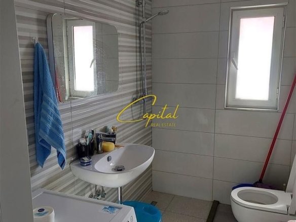 APARTAMENT ME QERA 2+1 SPITALI QSUT 50.000 LEKE