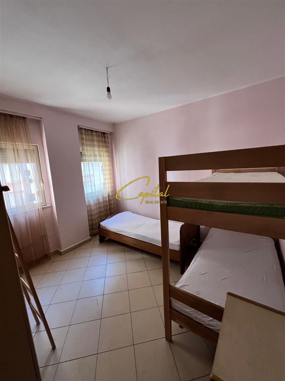 APARTAMENT ME QERA 1+1 5 MAJI 450 EURO