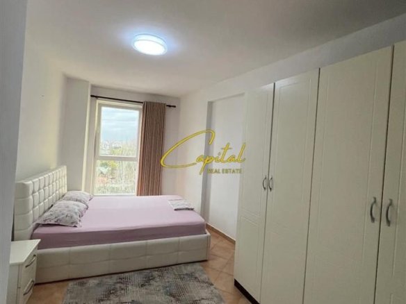 APARTAMENT ME QERA 1+1 ISH STACIONI TRENIT 700 EURO