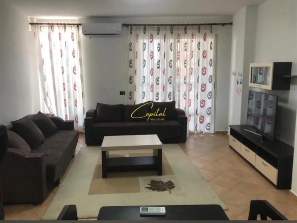 APARTAMENT ME QERA 1+1 ISH STACIONI TRENIT 700 EURO