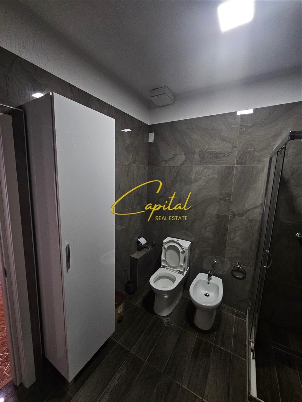APARTAMENT ME QERA 2+1 RRUGA KONGRESI I MANASTIRIT 50.000 LEKE