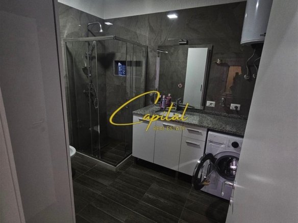 APARTAMENT ME QERA 2+1 RRUGA KONGRESI I MANASTIRIT 50.000 LEKE