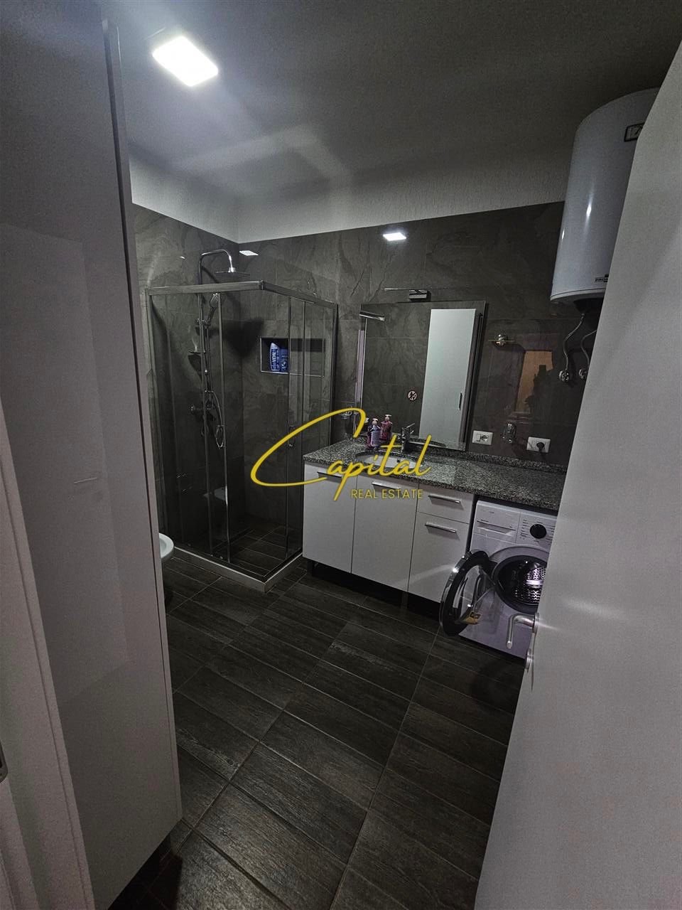 APARTAMENT ME QERA 2+1 RRUGA KONGRESI I MANASTIRIT 50.000 LEKE