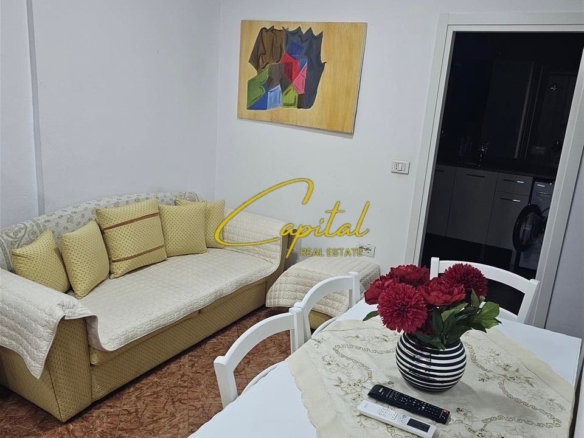 APARTAMENT ME QERA 2+1 RRUGA KONGRESI I MANASTIRIT 50.000 LEKE