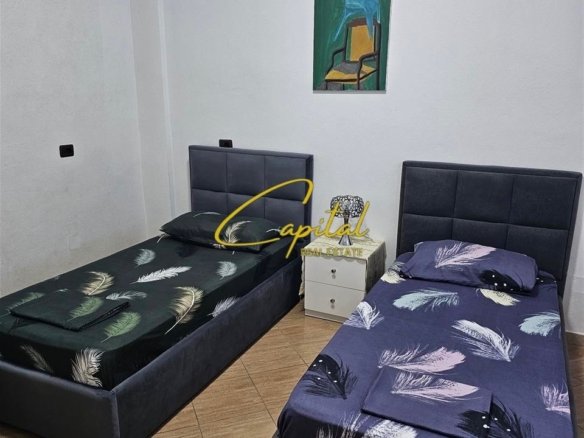 APARTAMENT ME QERA 2+1 RRUGA KONGRESI I MANASTIRIT 50.000 LEKE