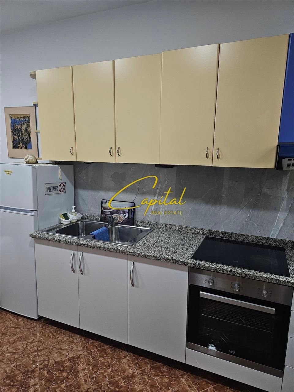 APARTAMENT ME QERA 2+1 RRUGA KONGRESI I MANASTIRIT 50.000 LEKE