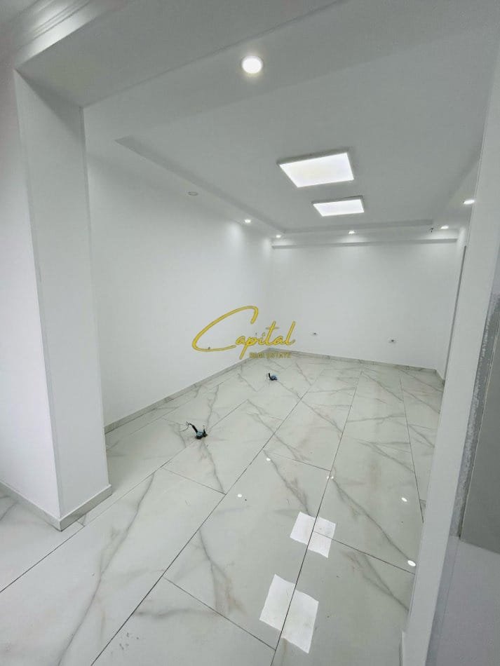 ZYRE ME QERA 50 M2 RRUGA E DIBRES 700 EURO
