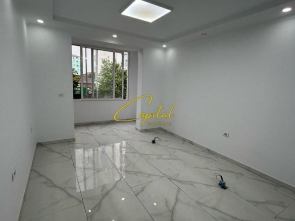 ZYRE ME QERA 50 M2 RRUGA E DIBRES 700 EURO
