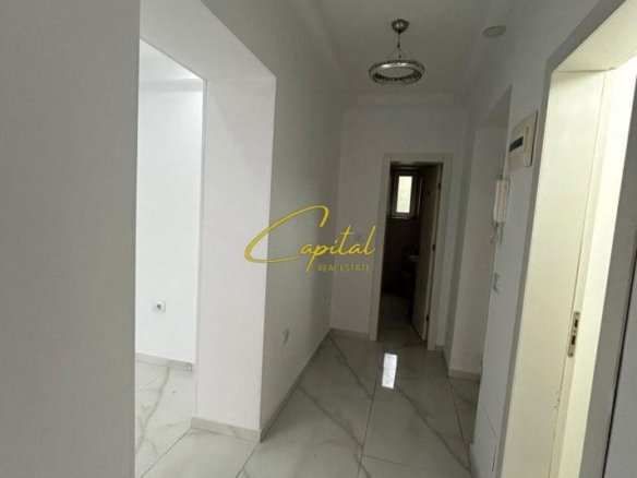 ZYRE ME QERA 50 M2 RRUGA E DIBRES 700 EURO