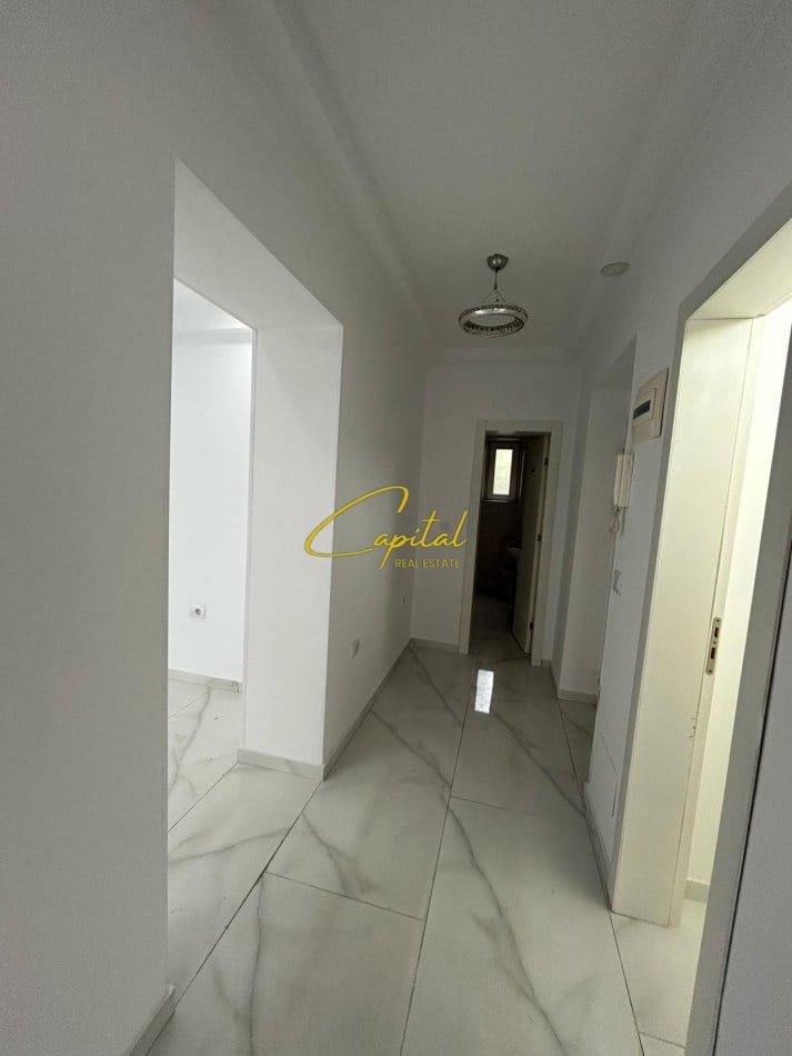 ZYRE ME QERA 50 M2 RRUGA E DIBRES 700 EURO