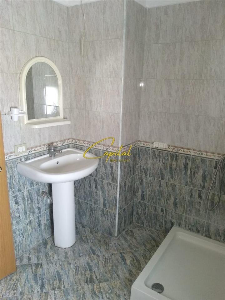 APARTAMENT ME QERA 1+1 RRUGA KONGRESI I MANASTIRIT 52.000 LEKE