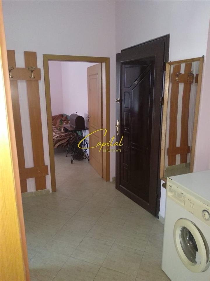 APARTAMENT ME QERA 1+1 RRUGA KONGRESI I MANASTIRIT 52.000 LEKE