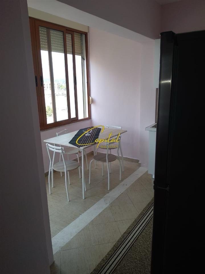 APARTAMENT ME QERA 1+1 RRUGA KONGRESI I MANASTIRIT 52.000 LEKE