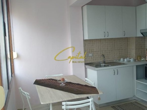 APARTAMENT ME QERA 1+1 RRUGA KONGRESI I MANASTIRIT 52.000 LEKE