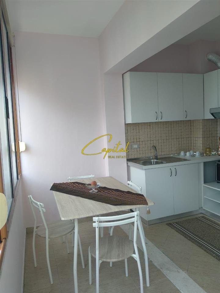 APARTAMENT ME QERA 1+1 RRUGA KONGRESI I MANASTIRIT 52.000 LEKE