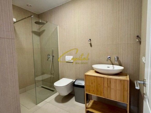 AMBIENT BIZNESI ME QERA 160 M2 KOMPLEKSI LAKE VIEW 1.850 EURO