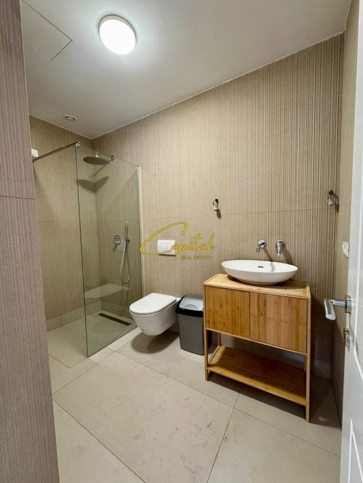 AMBIENT BIZNESI ME QERA 160 M2 KOMPLEKSI LAKE VIEW 1.850 EURO