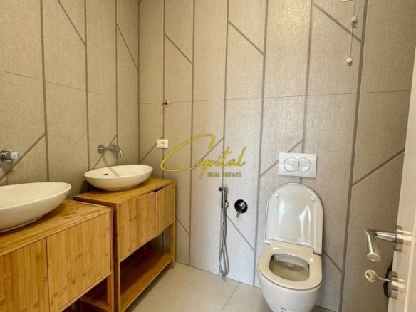 AMBIENT BIZNESI ME QERA 160 M2 KOMPLEKSI LAKE VIEW 1.850 EURO