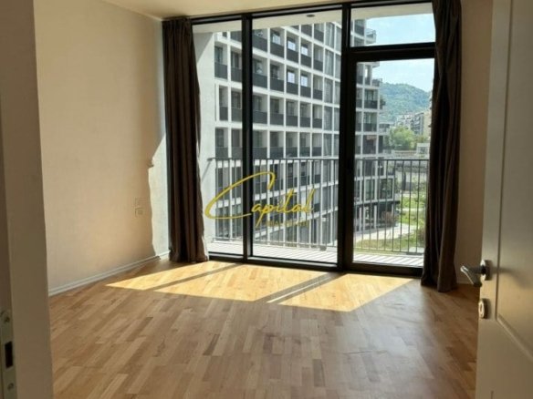 AMBIENT BIZNESI ME QERA 160 M2 KOMPLEKSI LAKE VIEW 1.850 EURO