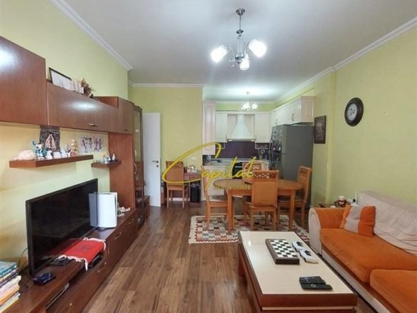 SHITET APARTAMENT 2+1 KINOSTUDIO 140.000 EURO
