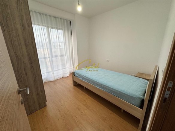 APARTAMENT ME QERA 3+1 5 MAJI 50.000 LEKE