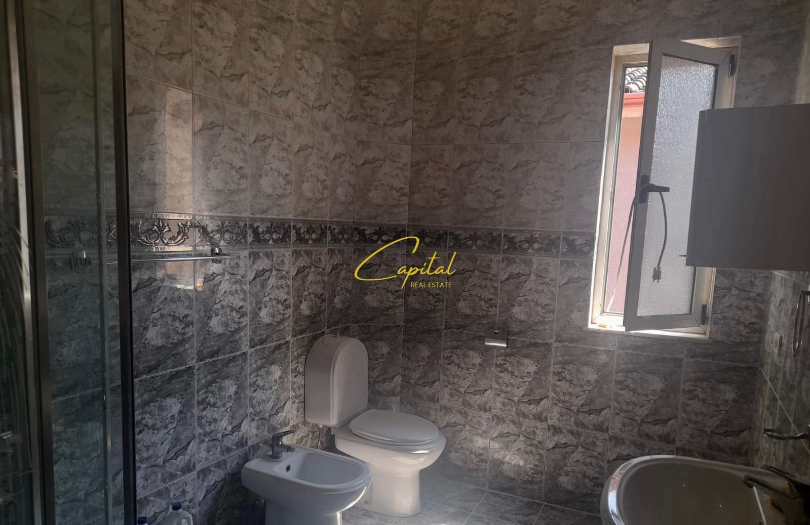 APARTAMENT ME QERA 2+1 KRISTAL CENTER 60.000 LEKE