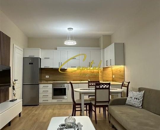 APARTAMENT ME QERA 1+1 RRUGA 5 MAJI 60.000 LEKE