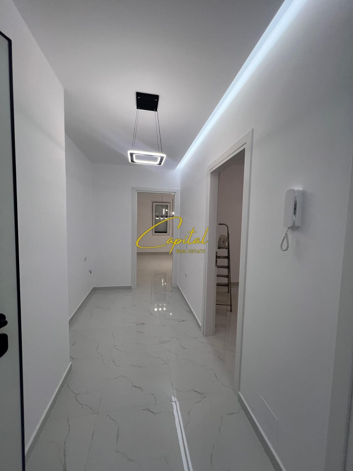 ZYRE ME QERA 86 M2 RRUGA 5 MAJI 510 EURO