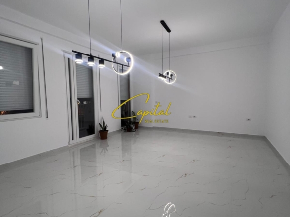 ZYRE ME QERA 86 M2 RRUGA 5 MAJI 510 EURO