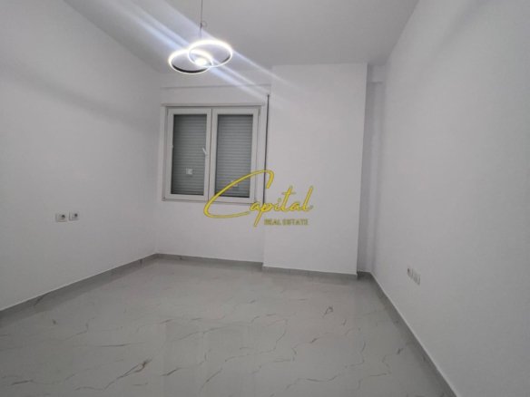 ZYRE ME QERA 86 M2 RRUGA 5 MAJI 510 EURO