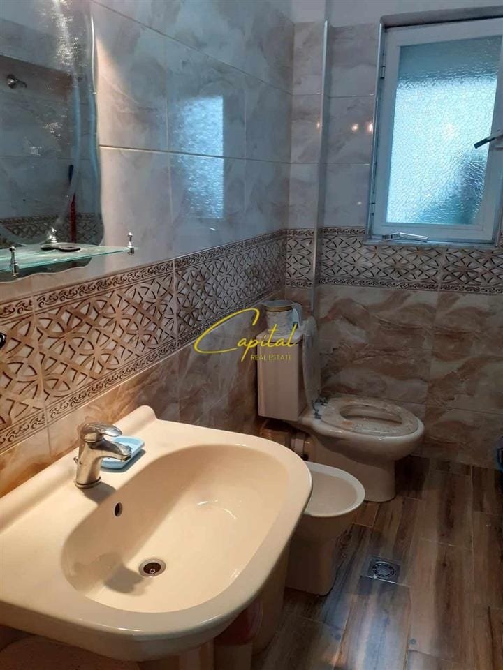 APARTAMENT ME QERA 1+1 KINOSTUDIO 40.000 LEKE