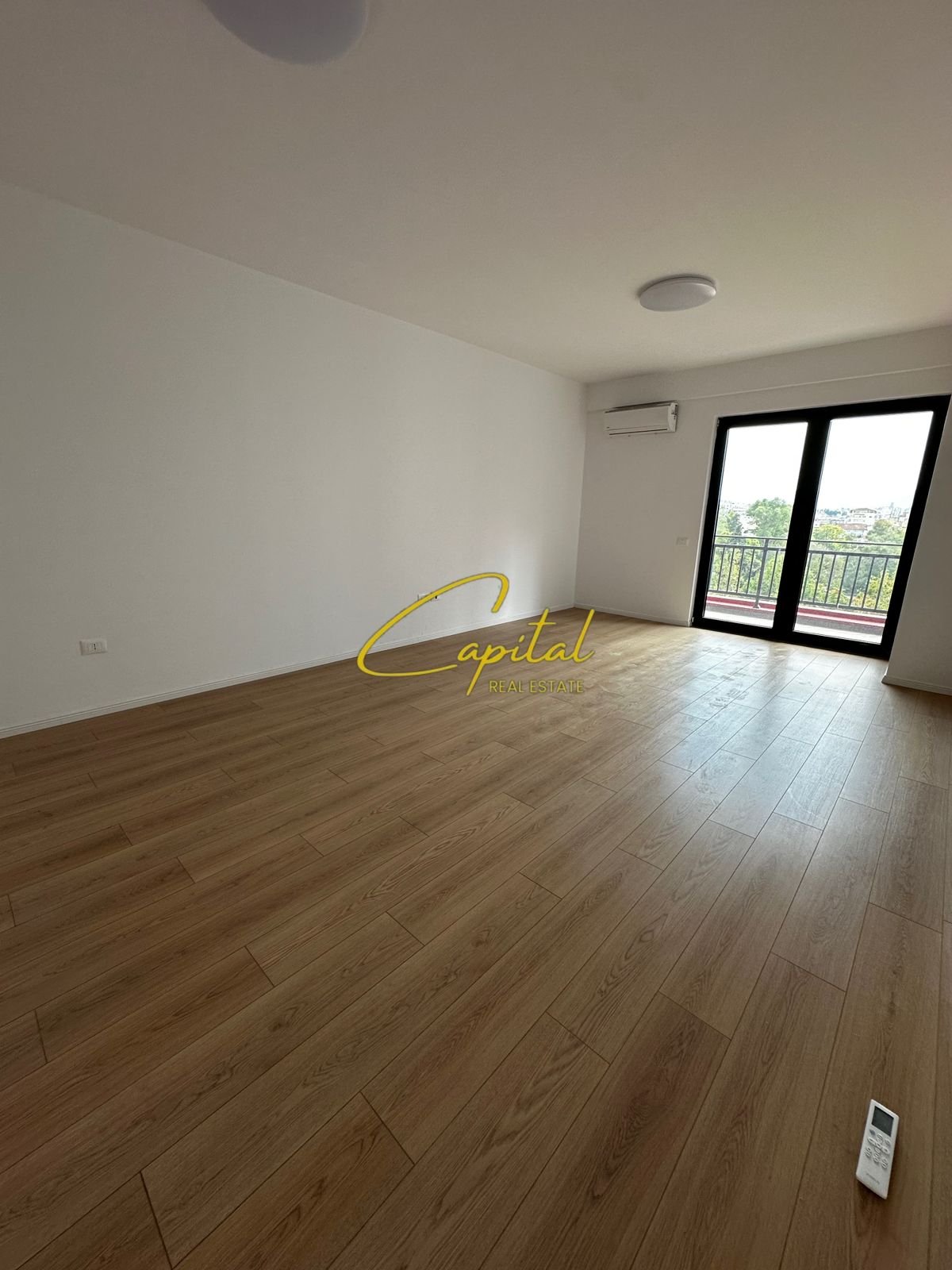 ZYRE ME QERA 119 M2 RRUGA E DIBRES 600 EURO