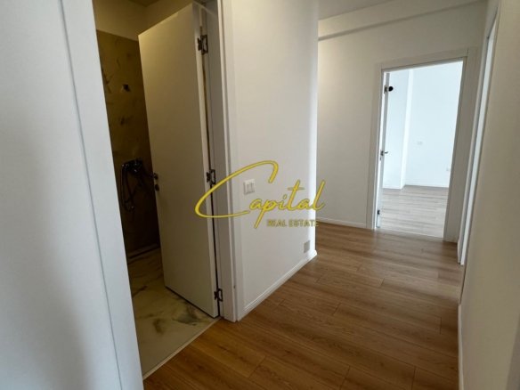 ZYRE ME QERA 119 M2 RRUGA E DIBRES 600 EURO