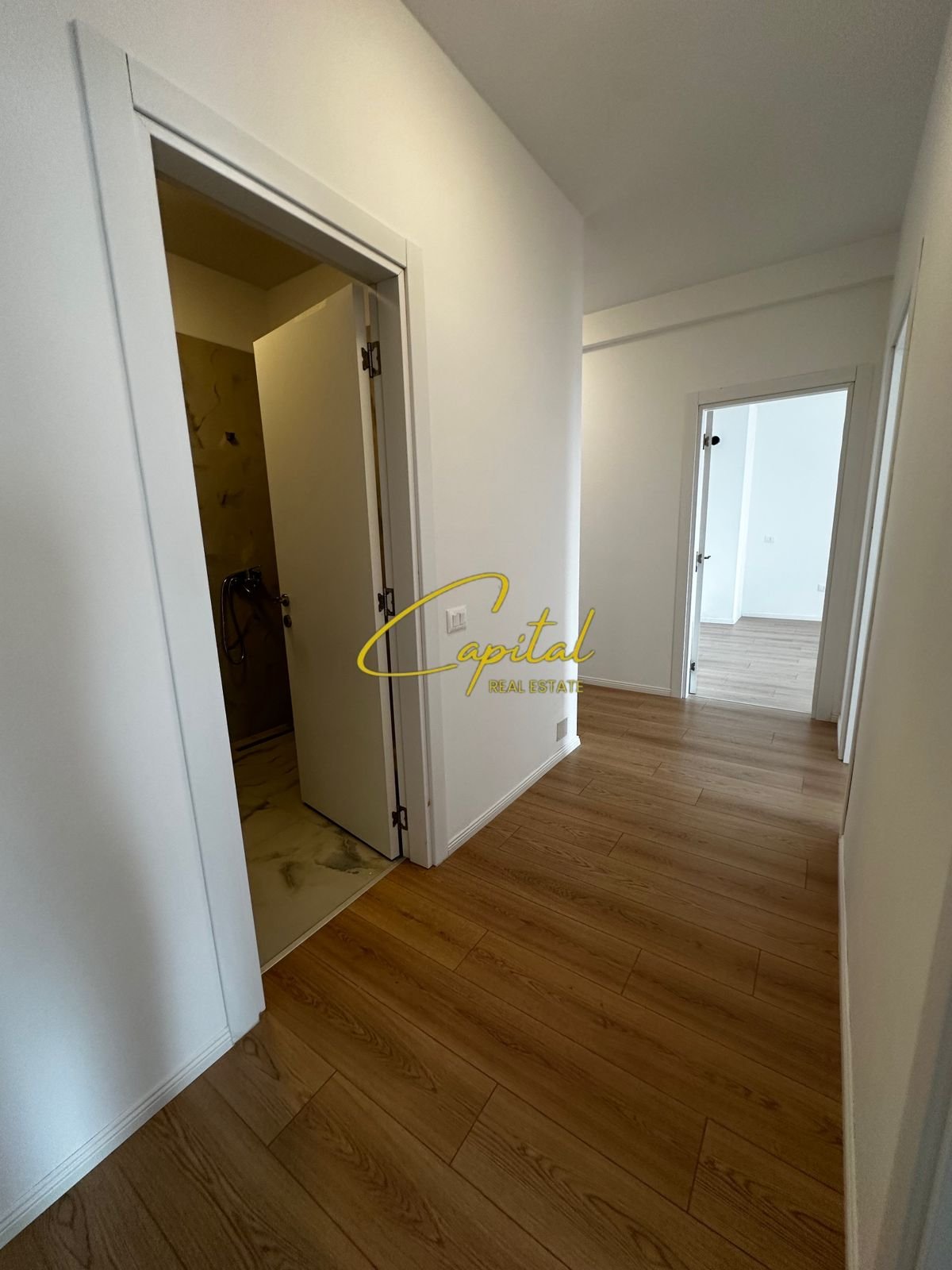 ZYRE ME QERA 119 M2 RRUGA E DIBRES 600 EURO