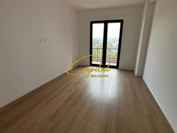 ZYRE ME QERA 119 M2 RRUGA E DIBRES 600 EURO
