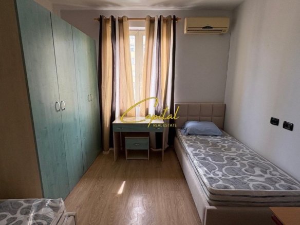 APARTAMENT ME QERA 2+1 ISH TREGU ELEKTIRK 600 EURO