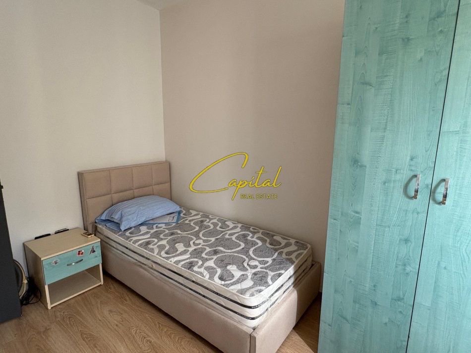 APARTAMENT ME QERA 2+1 ISH TREGU ELEKTIRK 600 EURO
