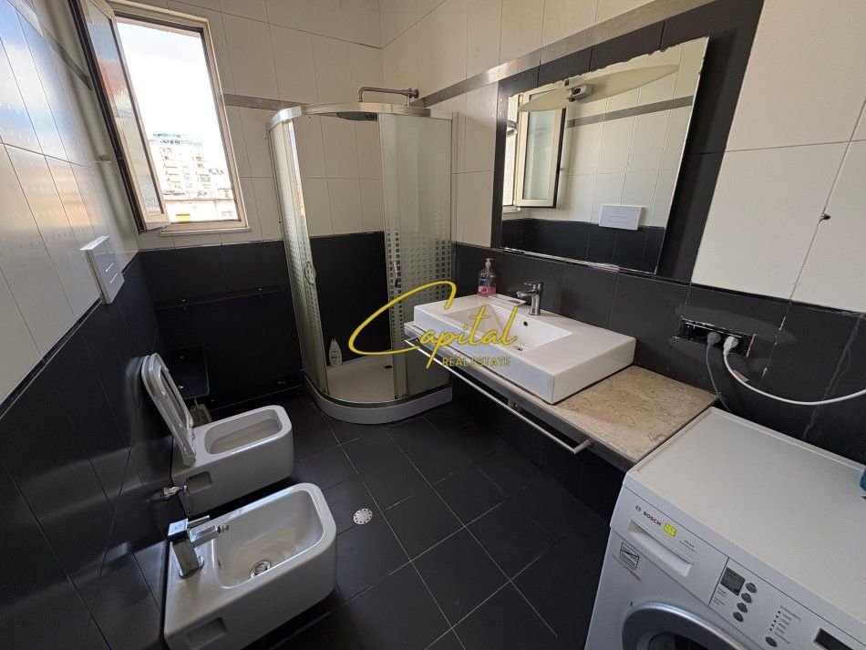 APARTAMENT ME QERA 2+1 ISH TREGU ELEKTIRK 600 EURO