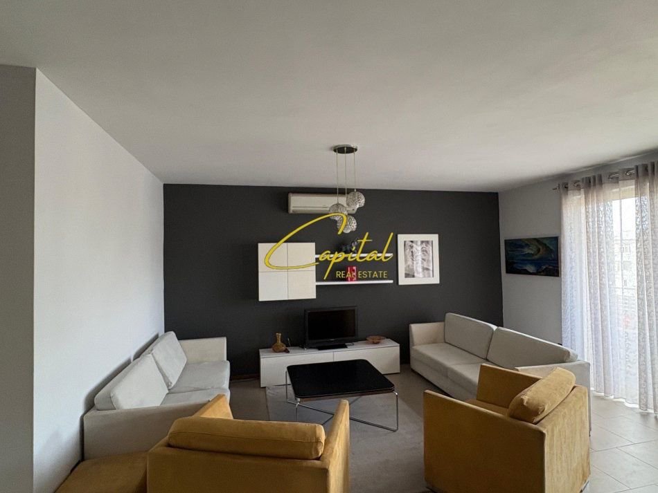 APARTAMENT ME QERA 2+1 ISH TREGU ELEKTIRK 600 EURO
