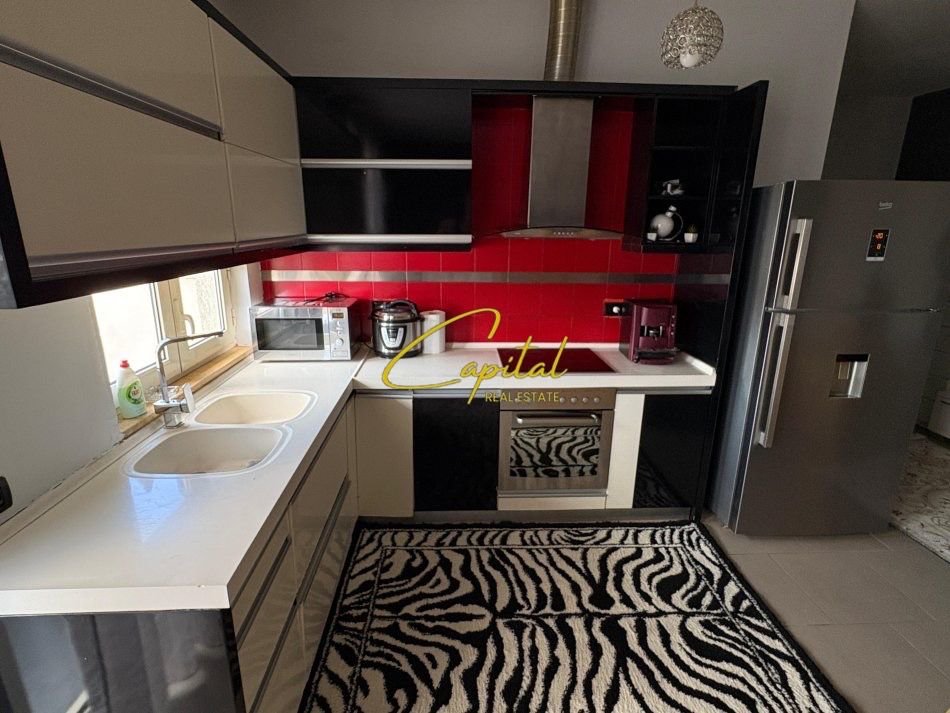APARTAMENT ME QERA 2+1 ISH TREGU ELEKTIRK 600 EURO
