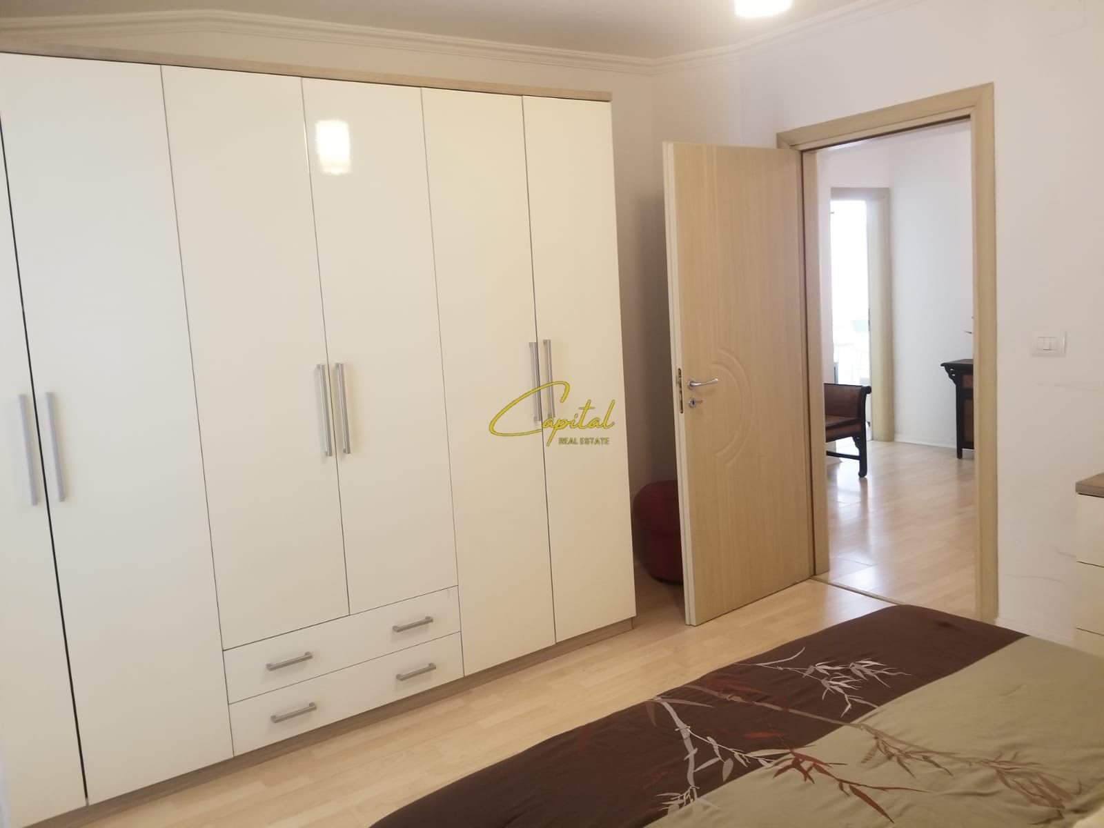APARTAMENT ME QERA 2+1 ISH BLLOKU 800 EURO