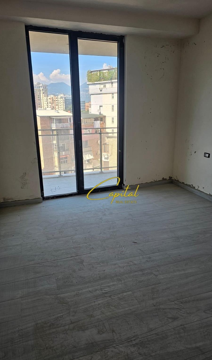 ZYRE ME QERA 152 M2 REZIDENCA MINE PEZA 1000 EURO