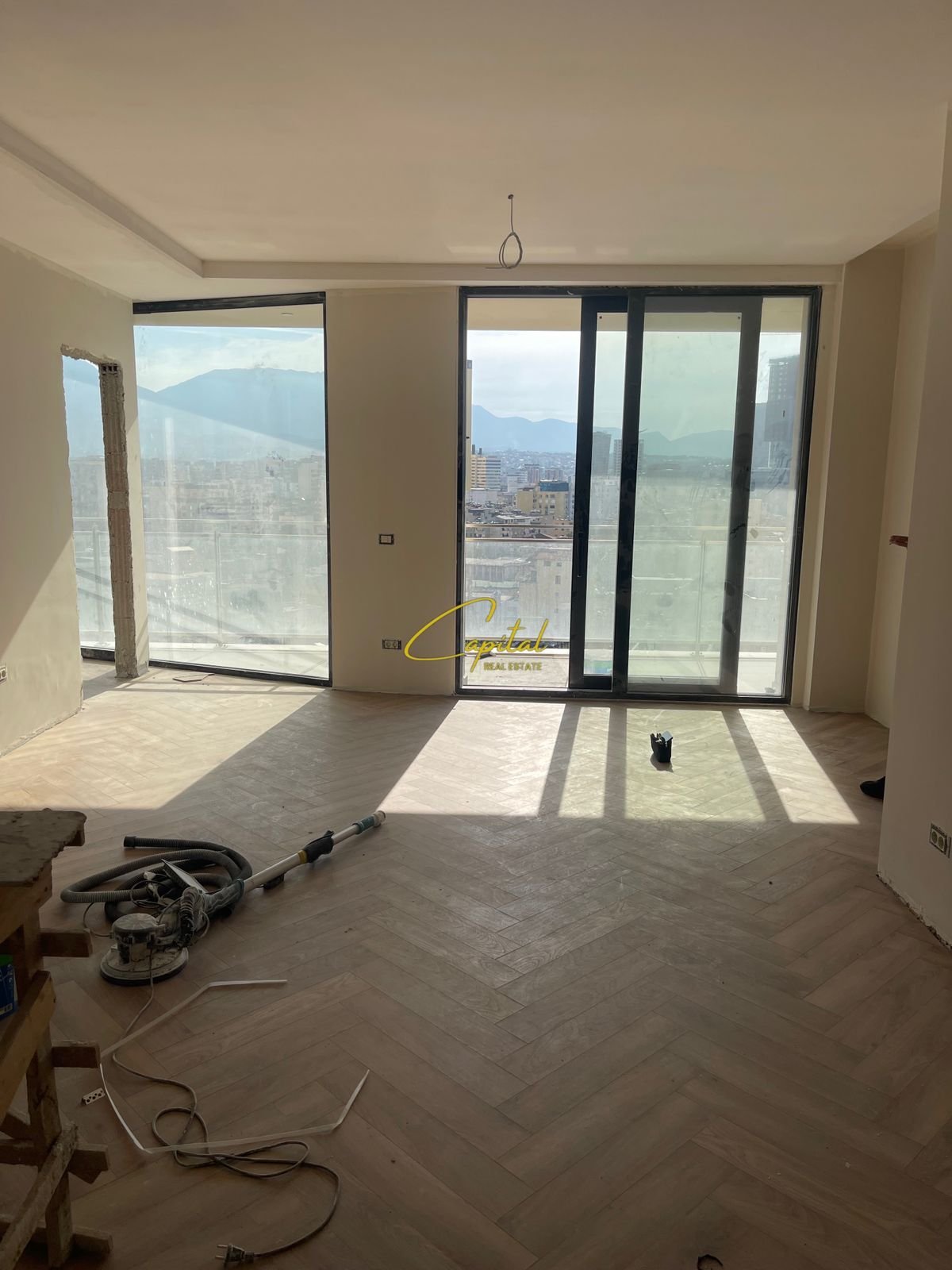 ZYRE ME QERA 105 M2 REZIDENCA GOLDEN TOWER 800 EURO