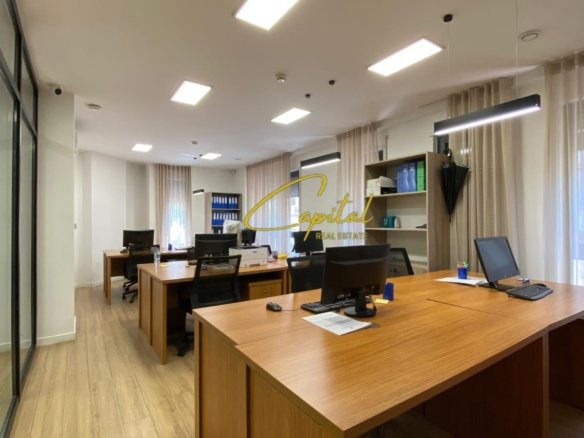 AMBIENT BIZNESI ME QERA 315 M2 RRUGA E BARRIKADAVE 4.600 EURO