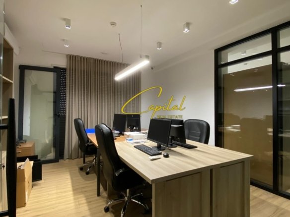AMBIENT BIZNESI ME QERA 315 M2 RRUGA E BARRIKADAVE 4.600 EURO