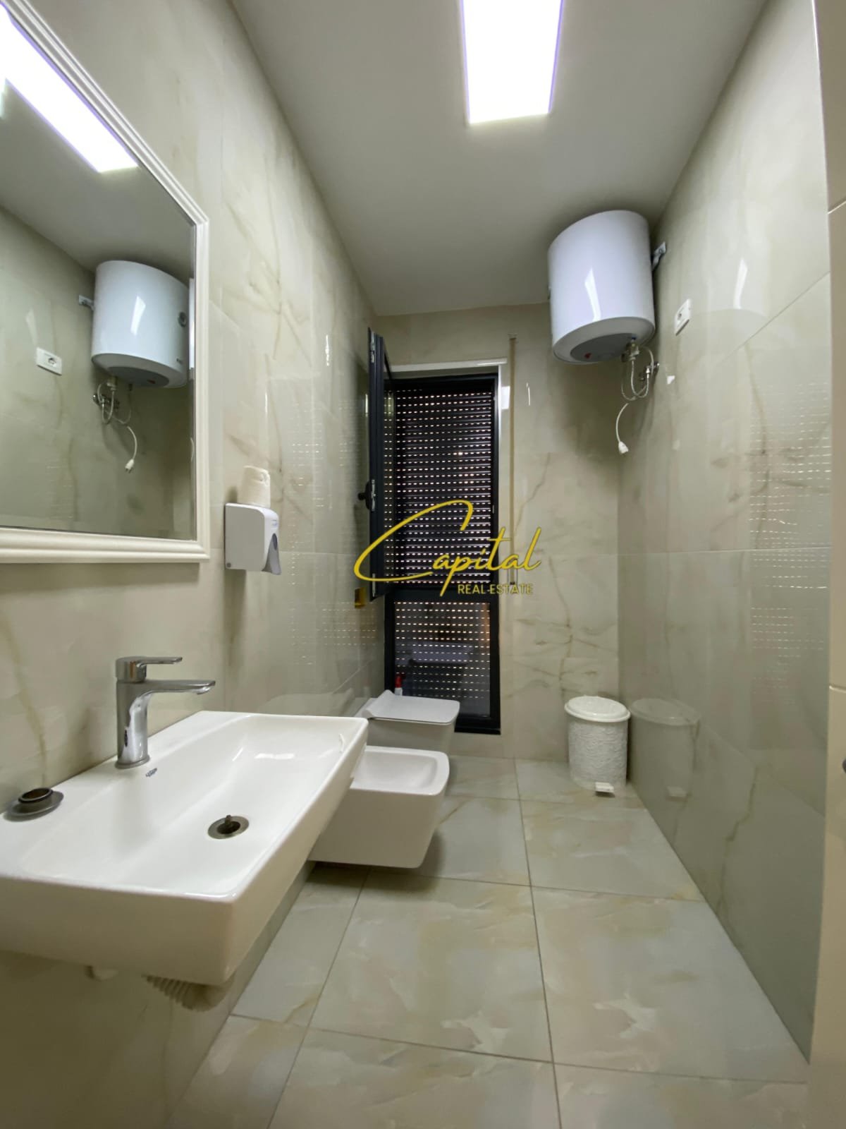 WhatsApp Image 2025-09-19 at 9.16.26 AM (1) AMBIENT BIZNESI ME QERA 315 M2 RRUGA E BARRIKADAVE 4.600 EURO