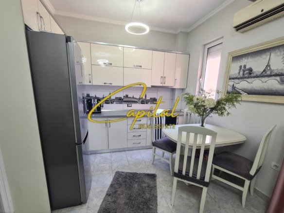 APARTAMENT ME QERA 1+1 RRUGA KONGRESI I MANASTIRIT 55.000 LEKE