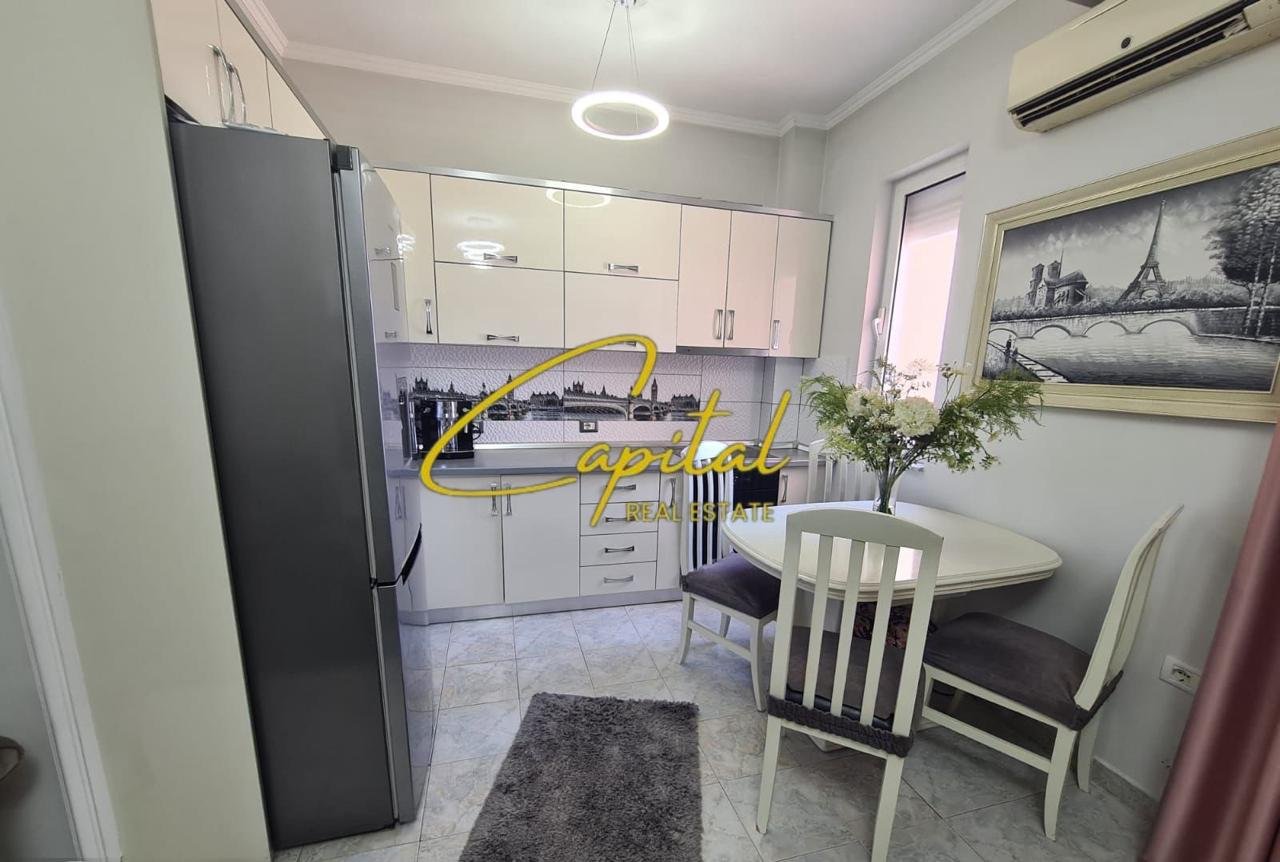APARTAMENT ME QERA 1+1 RRUGA KONGRESI I MANASTIRIT 55.000 LEKE