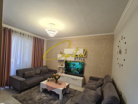 APARTAMENT ME QERA 1+1 RRUGA KONGRESI I MANASTIRIT 55.000 LEKE